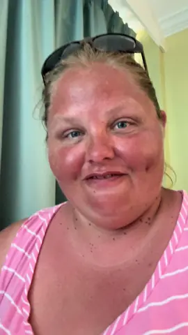 NEVER AGAIN will I try crab legs 🤢🤮🤣 hope you have a good laugh 🤣 #fyp #beach #vacation #firsttimeforeverything 