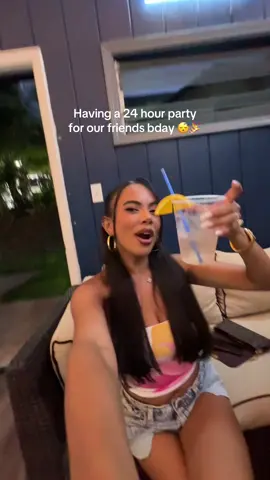 Our friend was DJing at 4am for his bday so we gotta support 🤣 even with a flight the next day