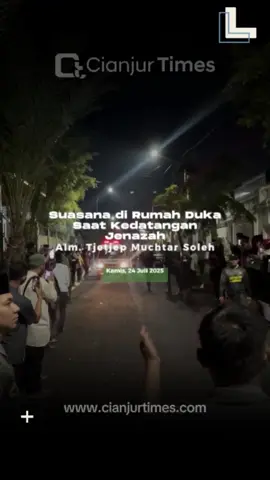Suasana di rumah duka saat jenazah Alm. Tjetjep Muchtar Soleh tiba, Kamis (24/7/2025) sekitar pukul 20.30 WIB. Rencananya, jenazah akan disholatkan di Masjid Agung Cianjur usai Salat Jumat hari ini (25/7/2025). Dan akan dimakamkan di komplek pemakaman keluarga di Desa Ciherang, Kecamatan Karangtengah. #cianjur #cianjurtimes #bupati #tjetjepmuchtarsoleh 