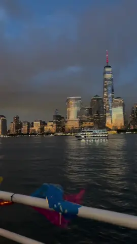 Nothing like a warm summer night mid July in #newyorkcity #funk0dad #nyc #creator #skyline #sunset 