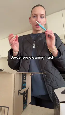 This has just changed my life @raffinée the label never looked so bright and clean! #hack #jewellerycleaning #cleaninghack #tennisnecklace #jewelry #viral 