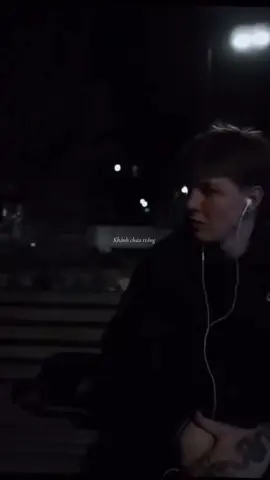 “Đừng mất ngủ vì một người đang ngủ ngon nữa.”