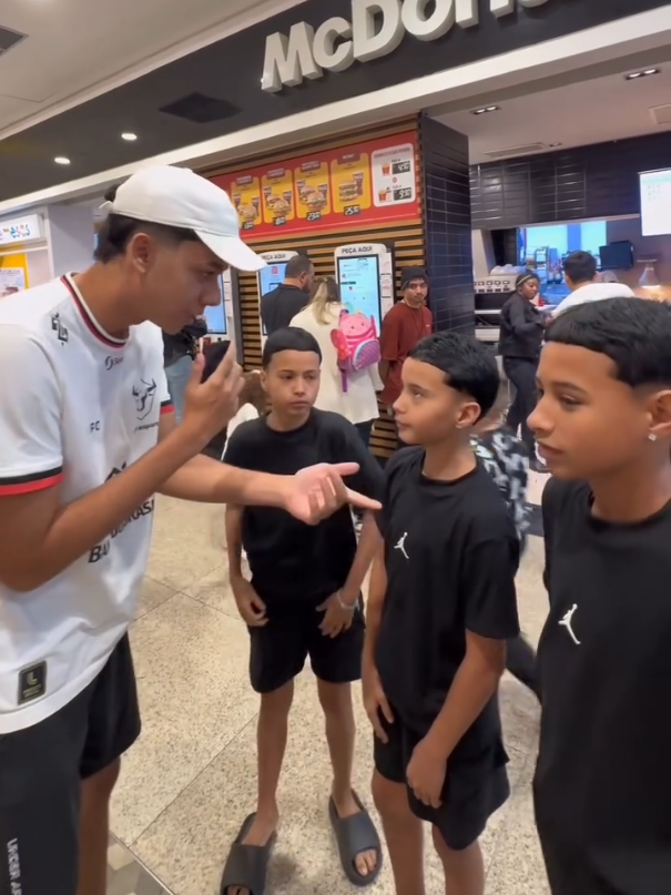 1 dia no shopping com os gêmeos  #video #viral #viraliza #irmãos #gemeos #thechoice #foryou #fyp #fy 