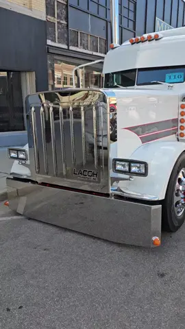 it's show time !! @EddieHomfeld1 @Geis Dealer Group @RealTruck RoadWorks #fyp #trending #peterbilt #livetheshow #usa🇺🇸 #tothenines #trusttheprocess #keepitclassy #metalpolishing #lessonslearned #workingshowtrucks #