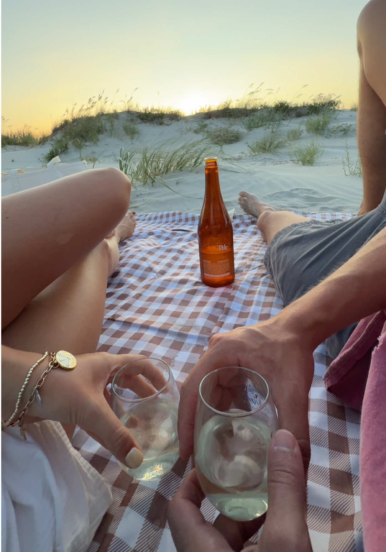 my literal dream date & he knows that!!! 🥂🌊🐚💛 #dreamdate #sullivansisland #charlestonsc #beachdate 
