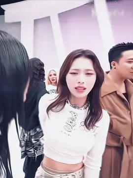 một nụ hôn cuối💔.                                   Có phải là hint cuối cùng trong Em Xinh chưa để biết đường chuẩn bị tinh thần cho concert nèe.                                              #lyhan#hansara#emxinhsayhi#xh#fyp#TikTok. 