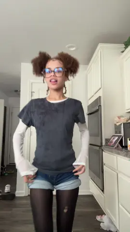 YALL FUCK WITH THE FITTT ? #makeup #lightskin #naturalhair #fit #cute #y2kaesthetic #spamaccount #trend 
