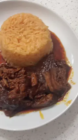 Slow cook Birria In a crockpot the flavor tastes so much better vs making it  on the stove 😋 let me know if you try it and make it this way ! #birria #birriatacos #crockpotrecipes #Foodie #foodiesoftiktok #explore #foryou #parati 