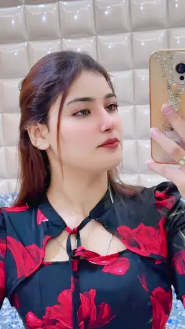مجھے یہ جان کر بہت شرمندگی ہوئی، کے زندگی ایک نکاب پوشوں کی محفل ہے، اور میں ادھر اپنے اصلی چہرے کے ساتھ آگیا،❤️‍🩹 #foryou #mahikhaan #poetry 