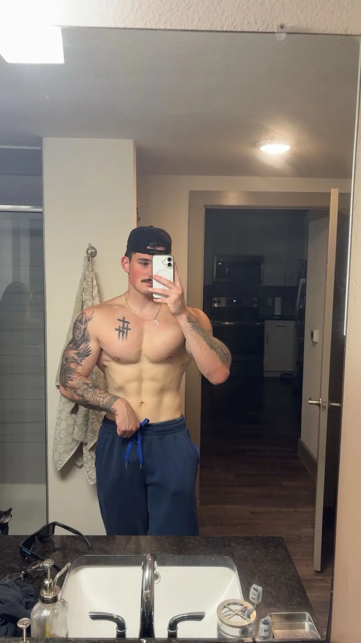 Yes I can’t really hit legs due to my foot being fractured currently but in a few weeks I’ll get back at it #gym #GymTok #pump #viral #fyp #bodybuilding #Fitness 