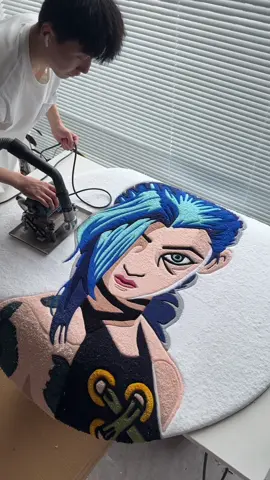 🚀This time, we refined Jinx’s facial features and shadow colors🎨 The shadows around the neck have also been corrected and the line carving ✂️is now more three-dimensional and detailed #Jinx #tufting #yarn #handmade #handwork #leagueoflegends #gift #rug #