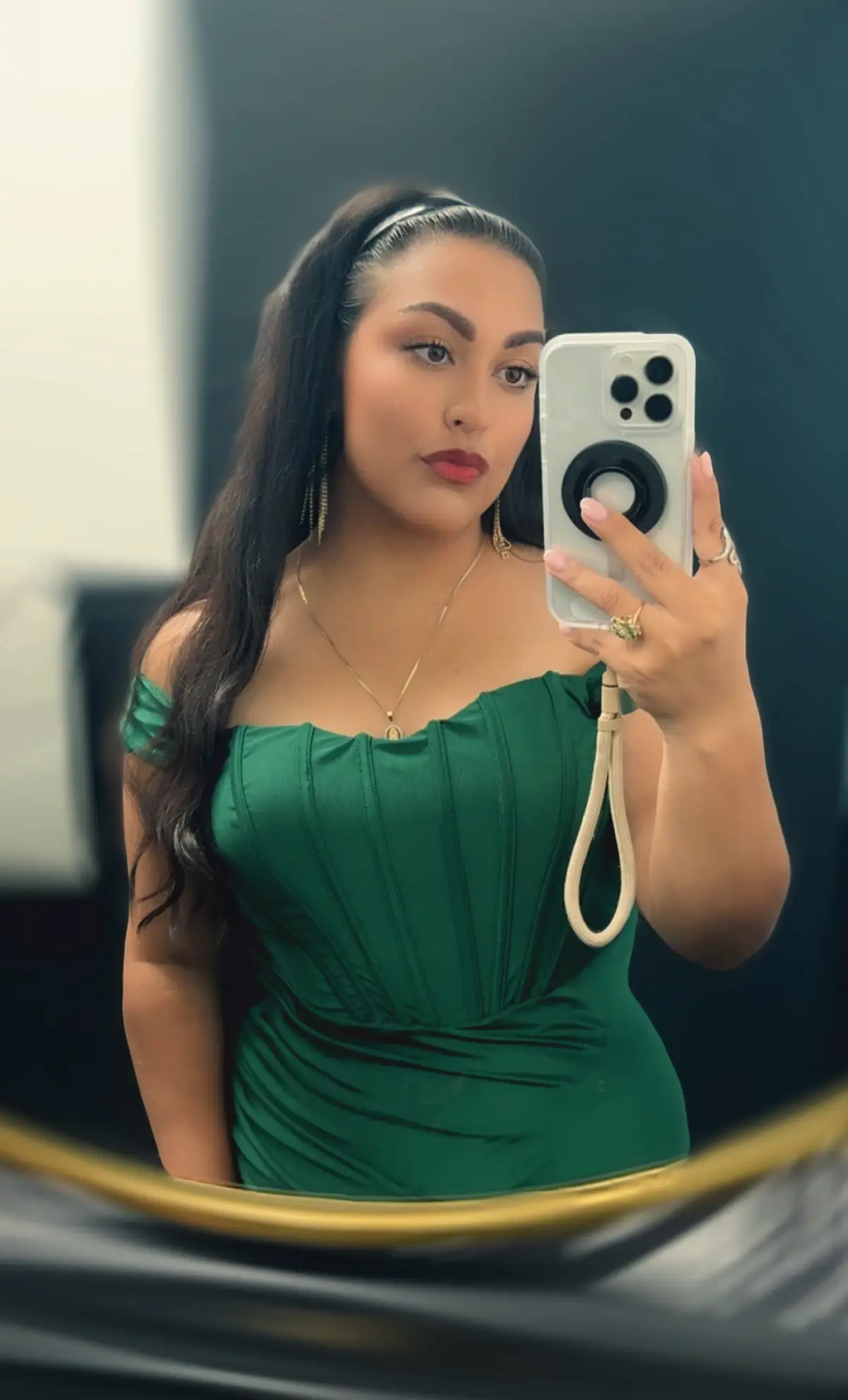 #FYP #ForYouPage #ViralTikTok #TikTokTrend #TrendingNow #TikTokFashion #GreenDress #OOTD #MirrorSelfie #GlamLook #LatinaBeauty #CurvyAndProud #DressedToSlay #SoftGlam #FlawlessFace #HairOnPoint #MakeupCheck #content #contenido #ecuatoriana #fyp #parati #contentcreator #