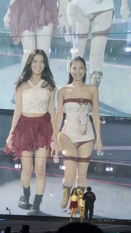 always a good TIME with jensoo 🕖 @JENNIE @JISOO @blackpinkofficial #fyp #blackpink #blackpinktoronto #jensoo #dontknowwhattodo 