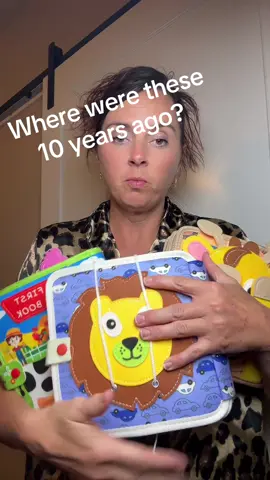 These busy books for toddler and young kids are genius. #busybooks #Montessori #montessorimom #toddlertoys #toys 