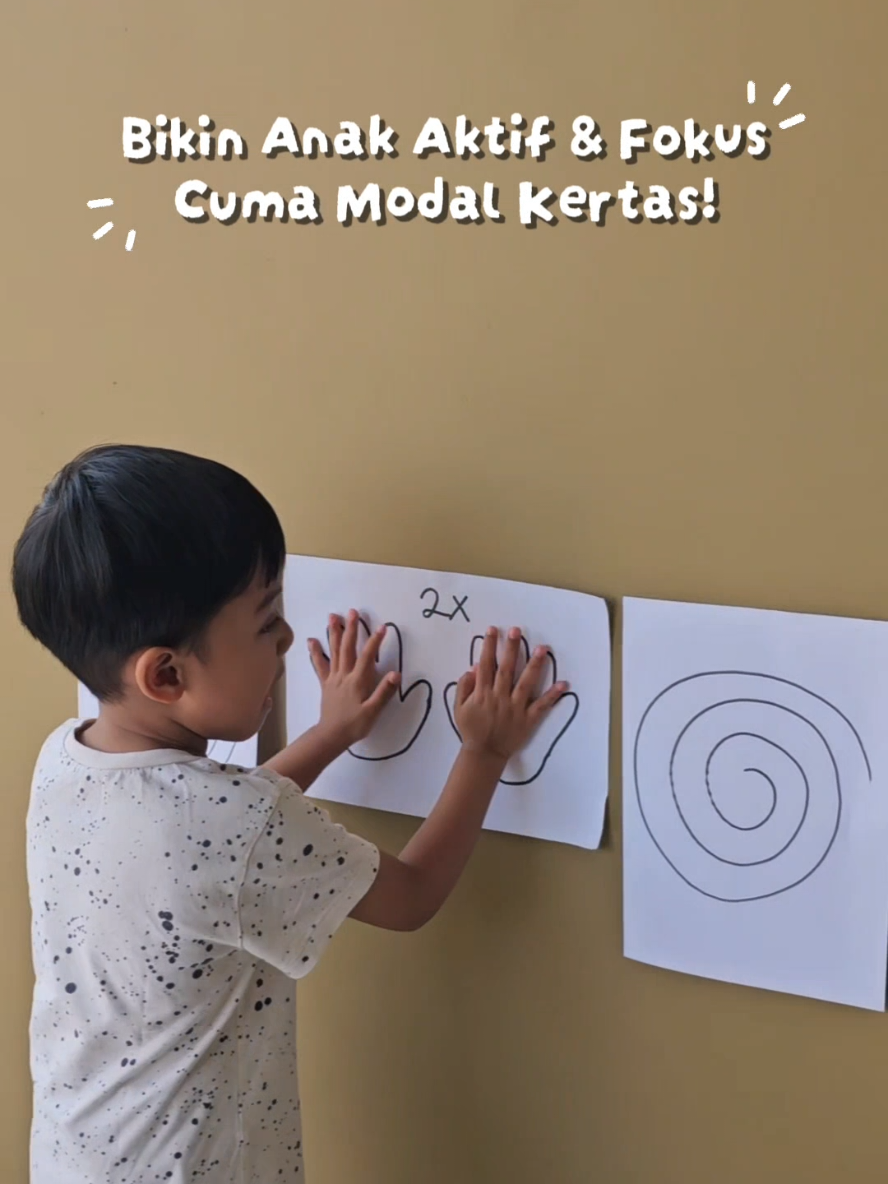 Keliatan gampang, tapi ternyata cukup melatih fokus dan konsentrasi juga. Gerakkan tangan mengikuti ritme musiknya. Yuk cobain juga👏🏻 #idebermainanak #aktivitasanakdirumah #motorikhalus #motorikkasar #preschoolactivity #sensoryplay #idebermain 