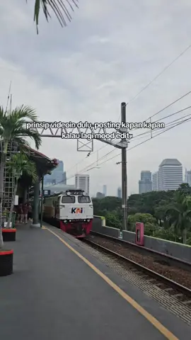 video in aja dulu ngeditnya nunggu mood