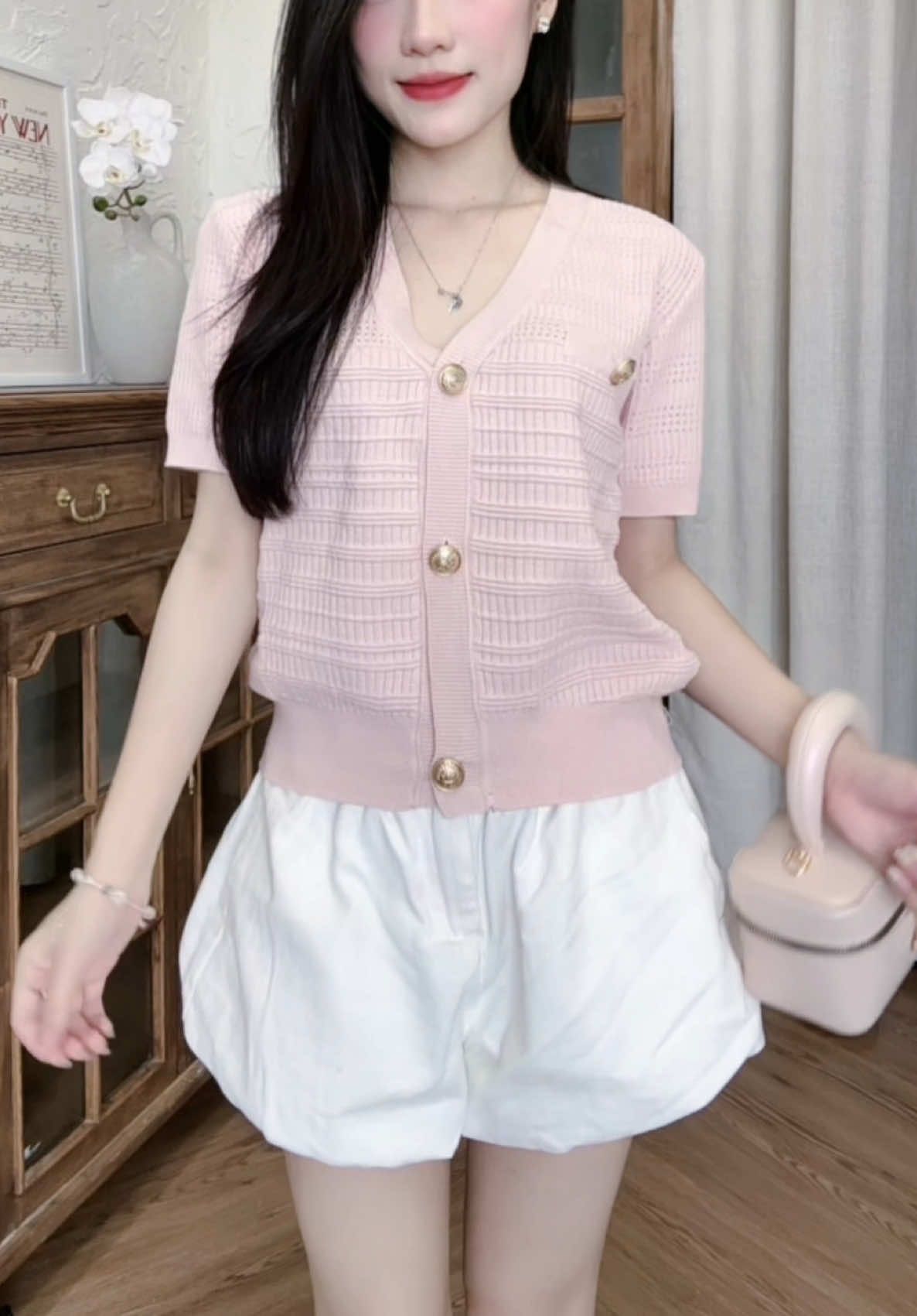 Áo xinh iu quá cái cổ áo nó sang gì đâu áaaaaa #thaolendo #xuhuong #mặcdepmoingay #outfitideas #tipphoido #áolennữ #áolen 