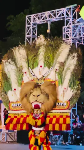 Seyra 3 🙏🏼🙏🏼 di alun alun ponorogo#fyp #REOG #SEYRA #reogponorogo #reyogponorogo #reyogponorogo #reogponorogoindonesia #reyog #pembarongreog #reog #dadakmerak #pembarongnusantara #pembarong #solahpembarong #serekan 