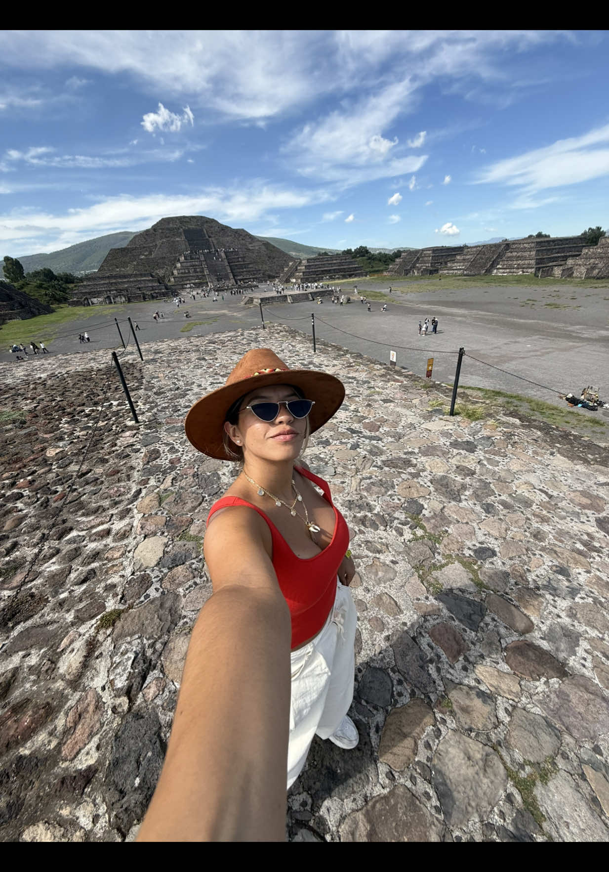 Pero lo que no me faltan son ganas para trabajar en hacerlo realidad!🥹😂.  • manifestando🙏🏻❤️ #mexico #manifest #goals #trend #visionboardgoals #fy #workhard #foryou 