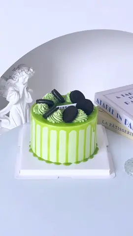 Matcha and Oreo #fyp #foryoupage #cakedecorating #matchacake 