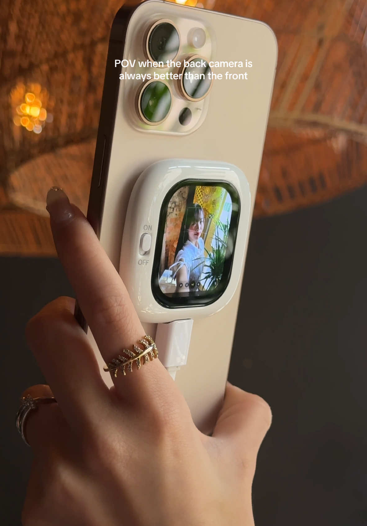 When you found a display that mirrors your phone screen 🙂‍↔️ Now you don’t have to worry about how you look when using a back camera. #phonehack #contentcreatortips #contentcreator