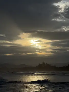 tại sao em ngồi nơi đây, còn hồn em bay..