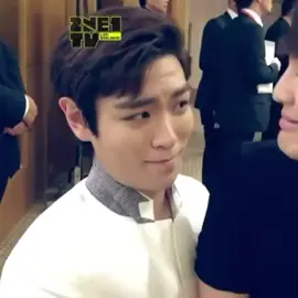 Fuera de broma, no puedo expresar el inmenso amor que siento por Choi Seung Hyun. Lo conozco desde hace poco, pero siento como si lo hubiera amado toda mi vida.  Conocer su pasado me destrozó el alma, pero ver cómo se levantó y sigue adelante me llena de esperanza y me da fuerzas para seguir adelante también. Él es mi mundo entero, y anhelo estar a su lado cuando emprenda nuevos proyectos y pueda ser testigo de su felicidad. Amo sus ojitos de tapioca; ¡lo amo, gente, lo amo con toda mi alma! 😭🫶🏻💗 #choiseunghyun #top #viral #fye #paratii #eljuegodelcalamar #Viral 