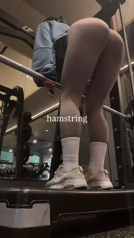 hamstring🏋‍♀️#traning #workout #gymmotivacion #explore #GymTok #gymgril #gymtok #pushday #hardwork #fitnessgirl #jymlover💪❤ #jym #hamstrings #jymlove #douyin抖音 #douyin 