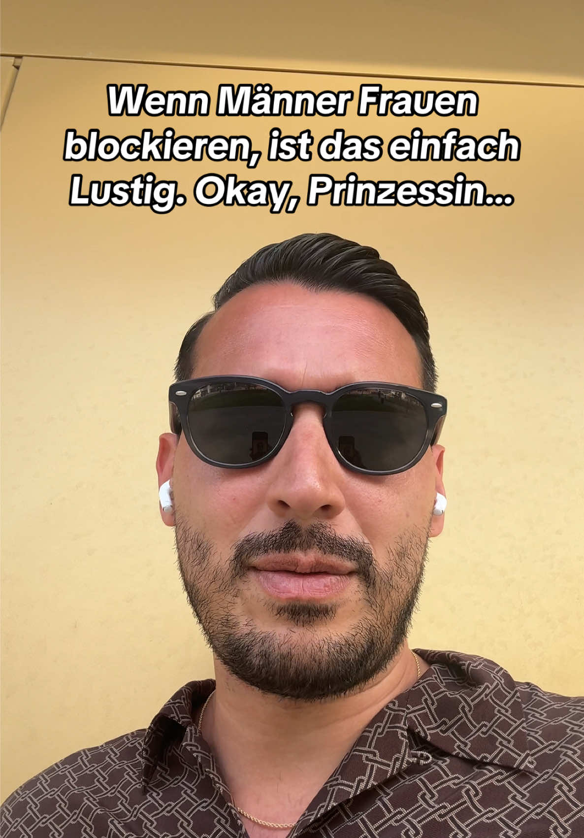 Wenn Männer anfangen zu blockieren, als wär’s ein Oscar-reifes Drama – ich kann nicht mehr 😂 Bruder, sie chillt in St. Tropez, und du kämpfst mit den iPhone-Einstellungen. Blockieren ist kein Self-Care, das ist ein digitales Trotzverhalten. #kennenlernphase  #toxicbehaviour #datingfails #blockieren #relationshipdrama #männerlogik #viral #fyp 