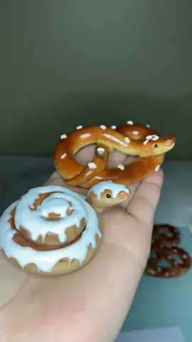 Did you know cinnamon roll snakes and pretzel snakes are best friends? I have decided and it shall be.  #cinnamonroll #snetzel #pretzelsnake #cutesnake #ballpython #deskbuddy #cutedecor #reptiles #cornsnake #fakefood #fakesnake 