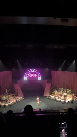 Emang lebih cocok duet sama @Rony Parulian kayanya di lagu ini ckck @Raisa 