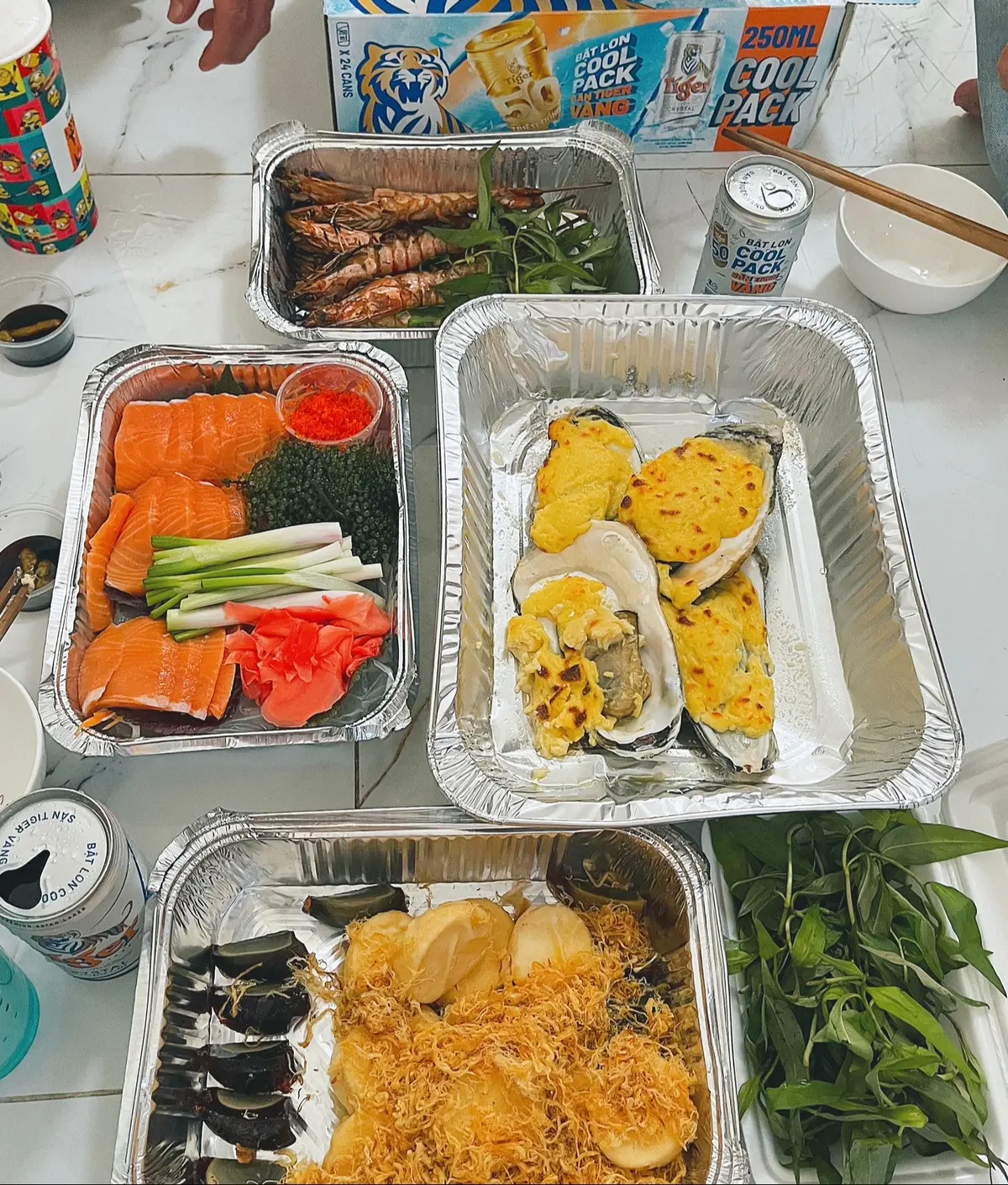 Ra đời thì bạc Gặp người thì cũng bạc Cố gắng cũng vì tiền bạc Trước uống tiger nâu Giờ uống tiger bạc Ai rồi cũng bạc thôi😝 #family #lucuongbialucuongbeer #tiger #bạc 