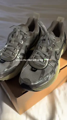i am obsessed w them  #fyp #foryou #foryoupage #trendy #trending #shoes #sneakers #nike #OOTD #unboxing #nikey2krun 