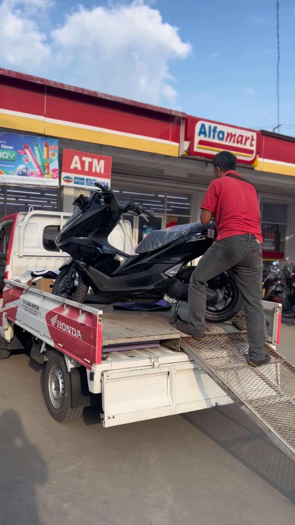 Ganteng bangettt😍Sholawatin dulu gess😇 #pcx160 #pcx2025 #pcx panutan  @-𝒀𝑶𝑼𝑵𝑮 𝑷𝑨𝑷𝑨- 666 