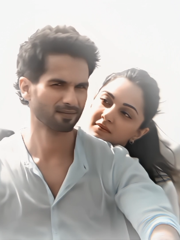Bekhayali Mn Bi Tera Hi Khayal Aye 💛🌠🥖... #newstatus #foryou #trendingstatus #kiaraadvani #sahidkapoor #kabirsingh #1M 
