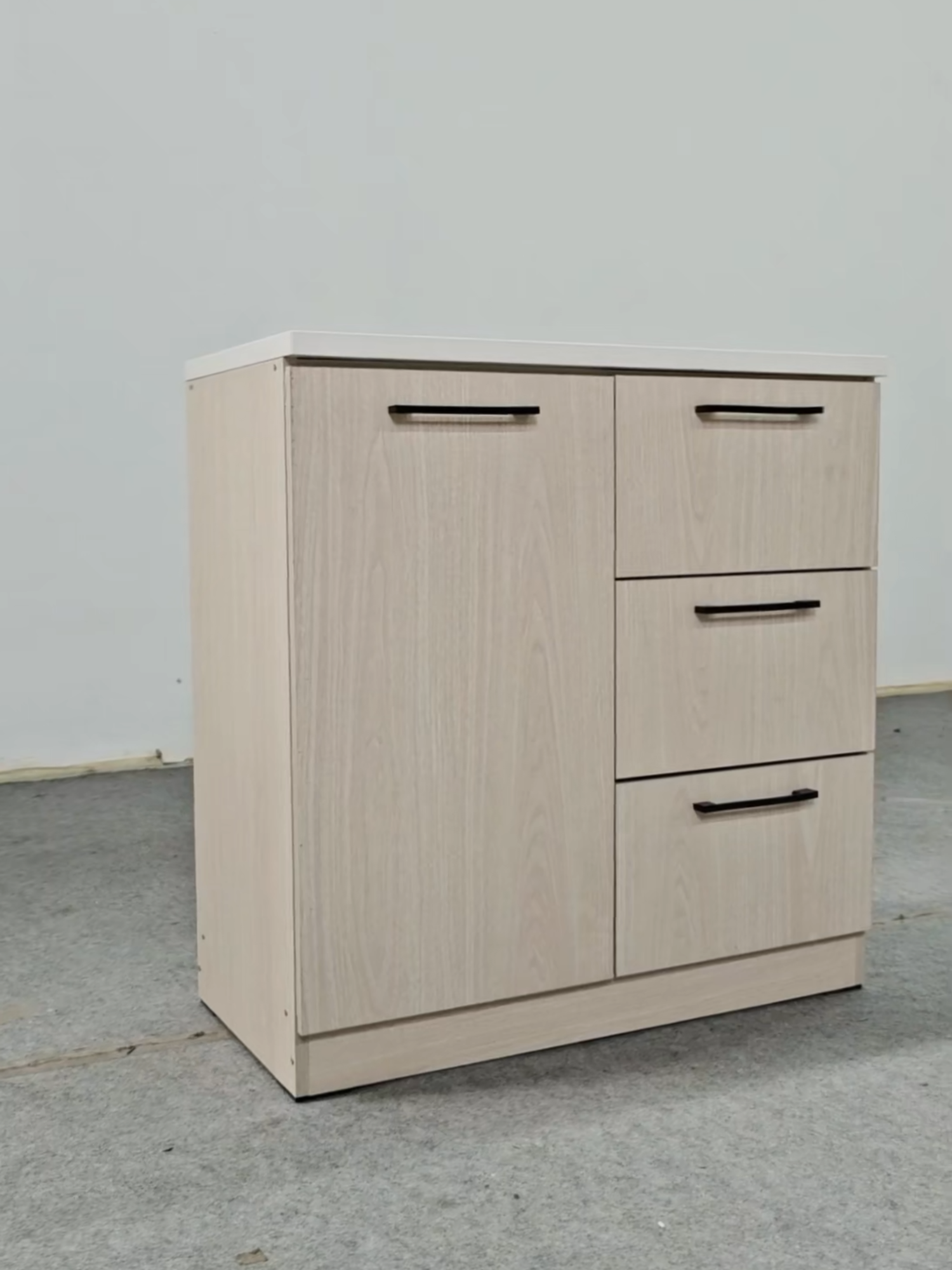 🍳 Bestnya dapur susun cantik, kan? Tapi anda perlu kabinet betul dulu 😎 . Kalau suka Muji look, ini memang untuk anda 😍 ✅ Reka bentuk minimalis & moden ✅ Struktur tahan lama & kukuh ✅ 3 drawer besar – muat banyak barang, tarik pun smooth! ✅ Ada ruang simpanan dengan rak boleh laras – susun ikut citarasa! . ⏰ Permintaan tinggi – jangan tunggu lama! 📲 Klik sekarang & upgrade dapur anda  #MujiStyleKitchen #RakDapurMuji #MinimalisStyle #KitchenGoals #MujiTrend2025 #KitchenCabinetMY #IdeaDapurMuji #RakDapurAdjustable #MujiInspo #FurniturDapur #RakLicin #MujiDesignMY #DapurImpian #TikTokFurniture #KitchenVibes #RakModular #MujiRuang #DapurModen #FurnitureTikTok #DekorasiMalaysia