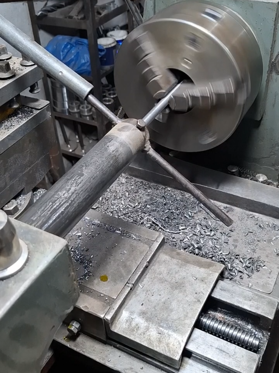 threads on iron rod on lathe #threads #lathe #foryou #viral #shorts #workshop #engineering #mechanical #shorts 