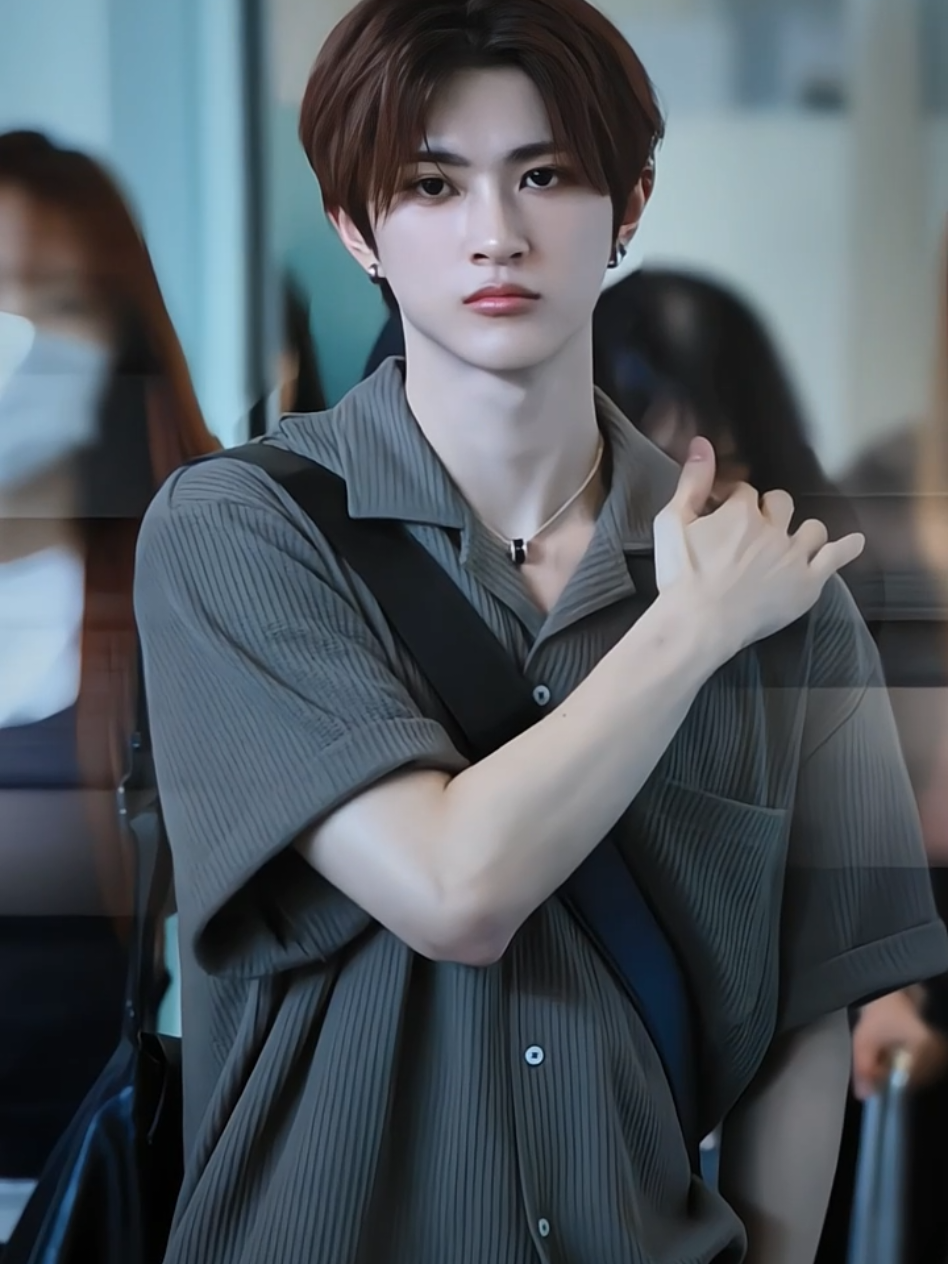 Leo tanpa ekspresi cakep banget😭 cr X schametterlingLL #XODIAC #소디엑 #LEO #fyp 