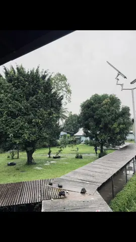 this typa weather>>🌧️☔️#laecity #laesecondary_school #rainylae 
