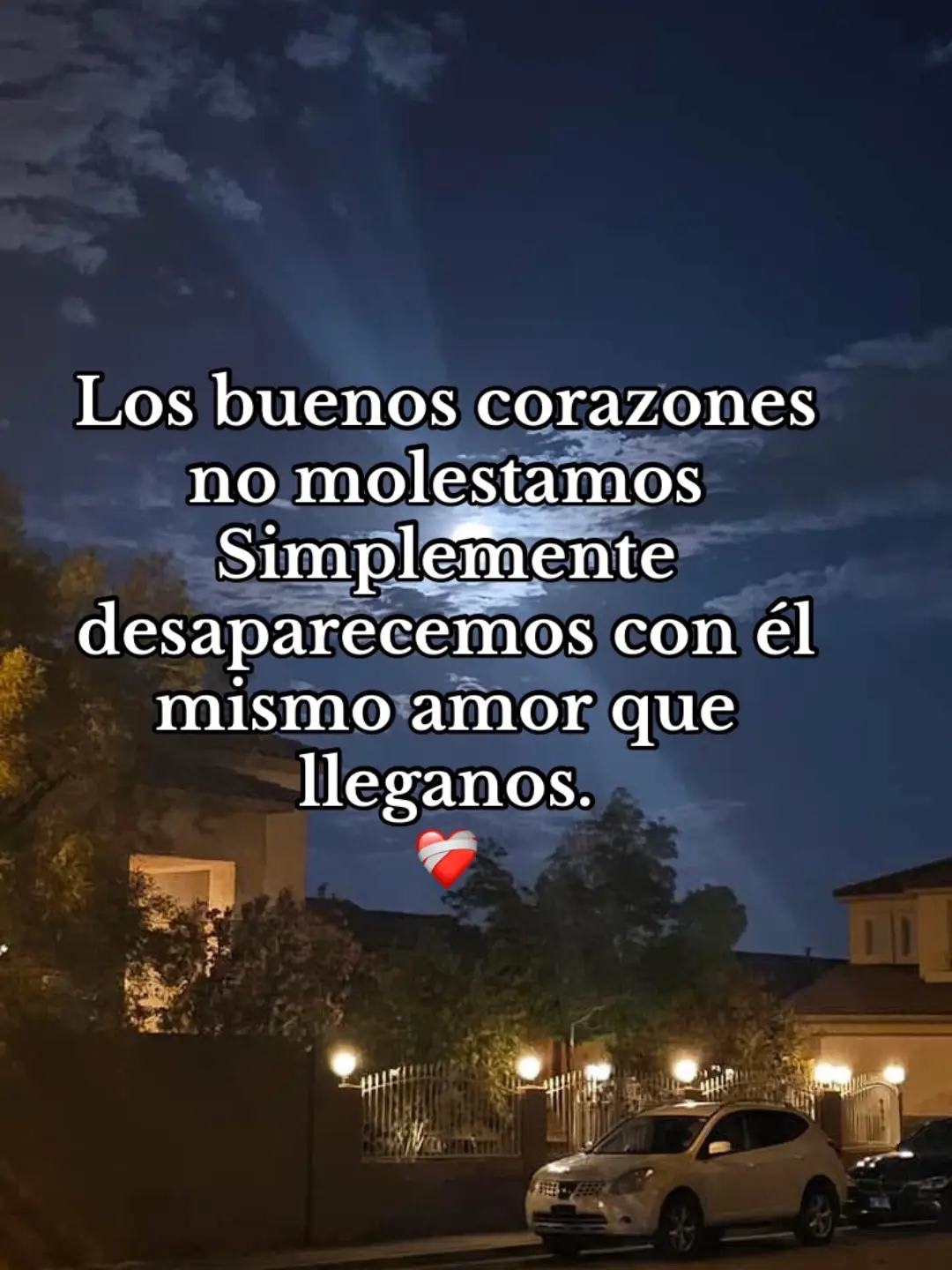 🥹❤️‍🩹 Se mantuvo lo suficientemente cerca como para no perderte, pero lo suficientemente distante como para nunca elegirte. Así se pierde el tiempo. Aléjate de la confusión. Mereces claridad, esfuerzo y amor que no te haga cuestionar tu valor. Deja ir la incertidumbre y empieza a verter ese amor de nuevo en ti mismo.