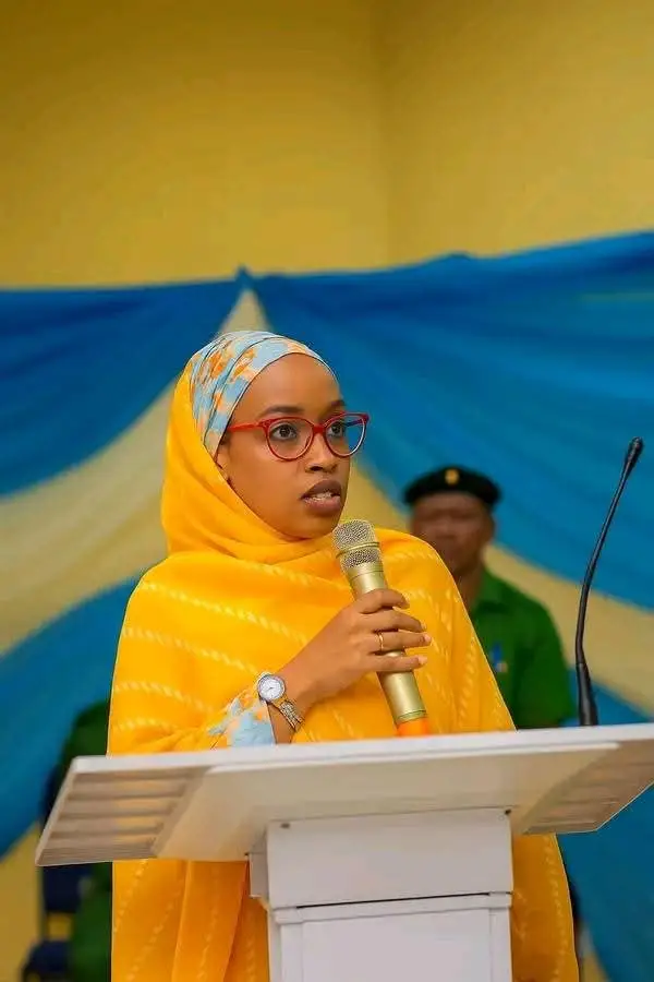 Meet Prof. Fatima Umar Maigari, a professor and HOD in the department of Biochemistry, at Gombe State University. Professor Fatima is the Gombe State’s youngest professor ever and the first female professor in the state’s history!  She has been appointed as the Director of Research and Innovation at Gombe State University. 👏🏽 Congratulations, Prof. Fatima! D game 🎯 