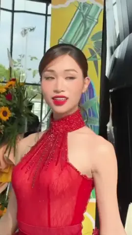 Chiều qua nắng chói chang luôn á mọi người ơiii #nguyencaominhanh #fristrunnerup2025 #MIQVN2025 #xuhuong #catwalk #fashiontiktok #challenge #thanhhuongbui 