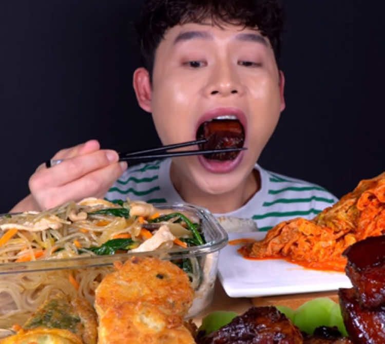 Rice With Korean Food Kimchi Boiled Pork MukBang! #asmr #mukbang #bonggil #asmrsegments #food #asmrfood #foodblogger #FoodLover #koreanfood #satisfyingeats #tiktokfood #explore #yummy 