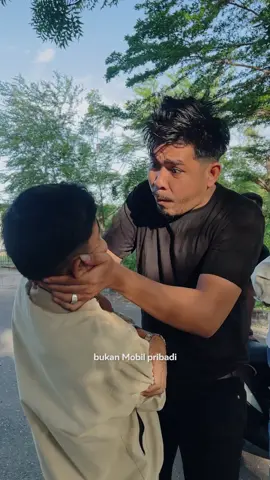 Sidin lagi nungguin mobil🤣 @Jkn_Batuah @Fikar_mans09 @bgdin46 @kun_malik96 @Teuku Mail  Gak perlu repot ke Rumah Sakit dan antre lama-lama! Aplikasi Mobile JKN siap bantu kamu ambil antrean online, cek status kepesertaan dan info lainnya. Sekarang urusan JKN tinggal di genggaman!  📱 Download Mobile JKN sekarang juga!!! #bpjskesehatanri #bpjskesehatan_ri #mobilejkn #jknbatuah 