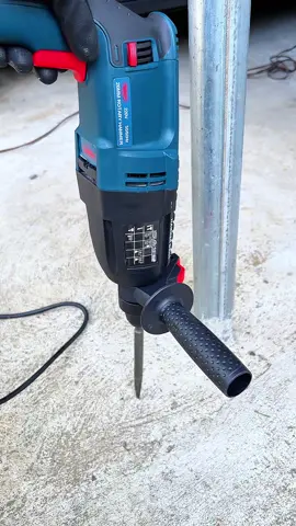 Ganito pala kalakas sumira ng semento! sobrang solid ng power tools natin. 💯 #rotaryhammerdrill#hammerdrill#heavyduty#powertools#constractiontools#demolitiontools#tiktok#viral#trending#solid#sobra 