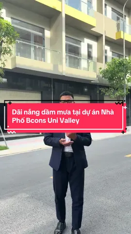 Nhà phố Bcons Uni Valley ngay dưới quần thể chung cư gần 11.000 căn. Cạnh làng đại học quốc gia Tp HCM 90.000 sinh viên, giảng viên. Trong quần thể có trường liên cấp từ mầm non đến THCS.  Đang xây THPT. Cách tuyến metro và bến xe miền đông 2-3km 7.7 tỷ/căn. 60m2 đất 4x15m Đã hoàn công có số nhà. Ký hđmb trực tiếp cđt. Cách tuyến Metro Bến Thành Suối Tiên, bến xe Miền Đông mới 2-3km. Nằm trong vành đai 3.5 Tp.HCM Cách quận 1 và sân bay 18km. Anh chị quan tâm alo em tư vấn ạ: 0358485678 #BconsUniValley #NhaphoBconsDian