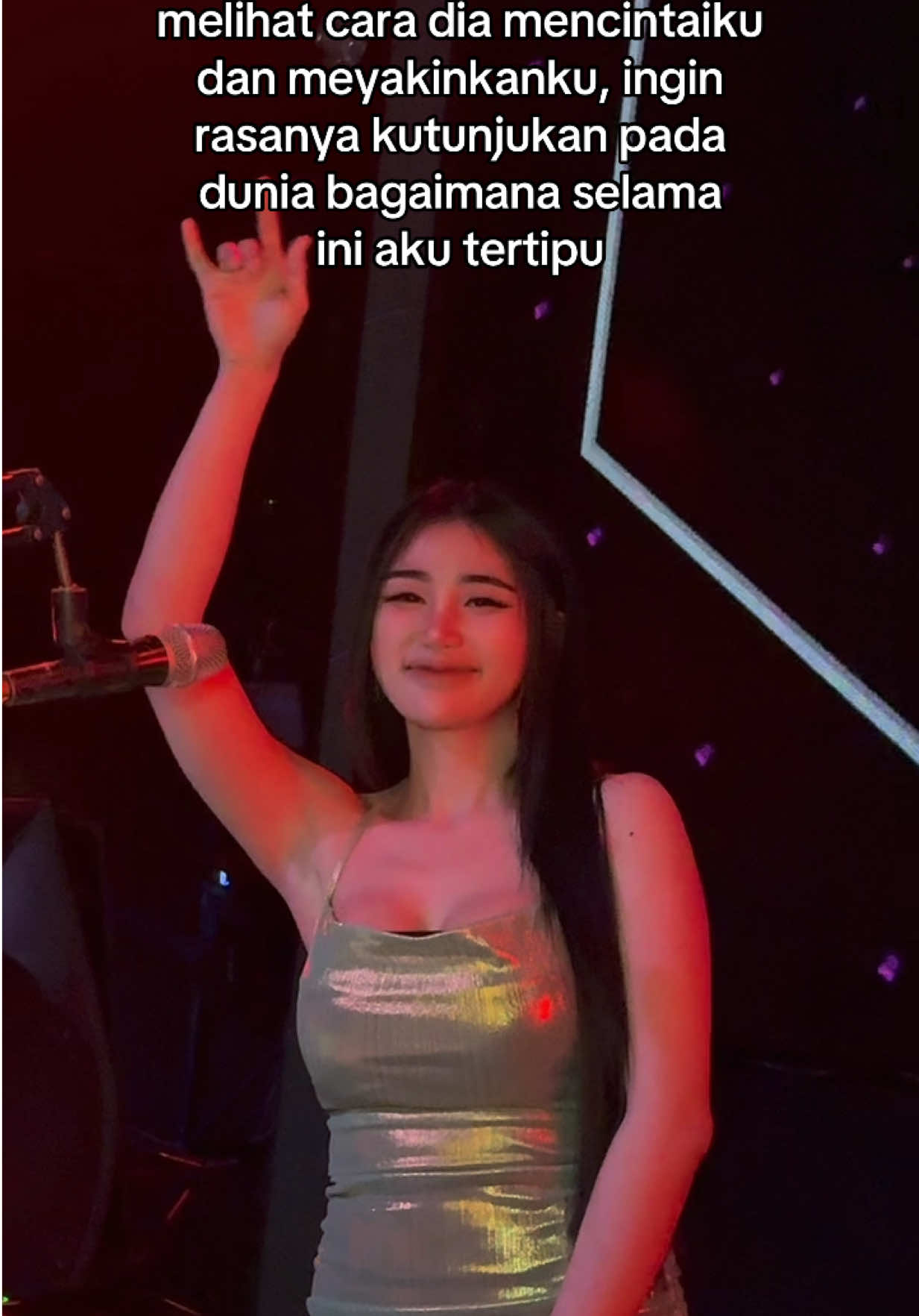 #djdewionthemix #thequeenoffunkotambyar #djsurabaya #siapadihatimu 