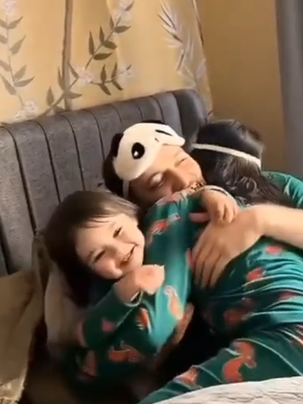 ağlamicam, bizi bu sahnelerden marum bıraktınız ağlamicamm 🥺💗 busecikkk #gelsin #gelsinhayatbildiğigibi #buse #bebek #yapayzeka #aşk #sadi #songül #devrimözkan #ertansaban #duygusal #dizi #viral #video #akım #akımvideoları #yapayzekasanatı #keşfet 