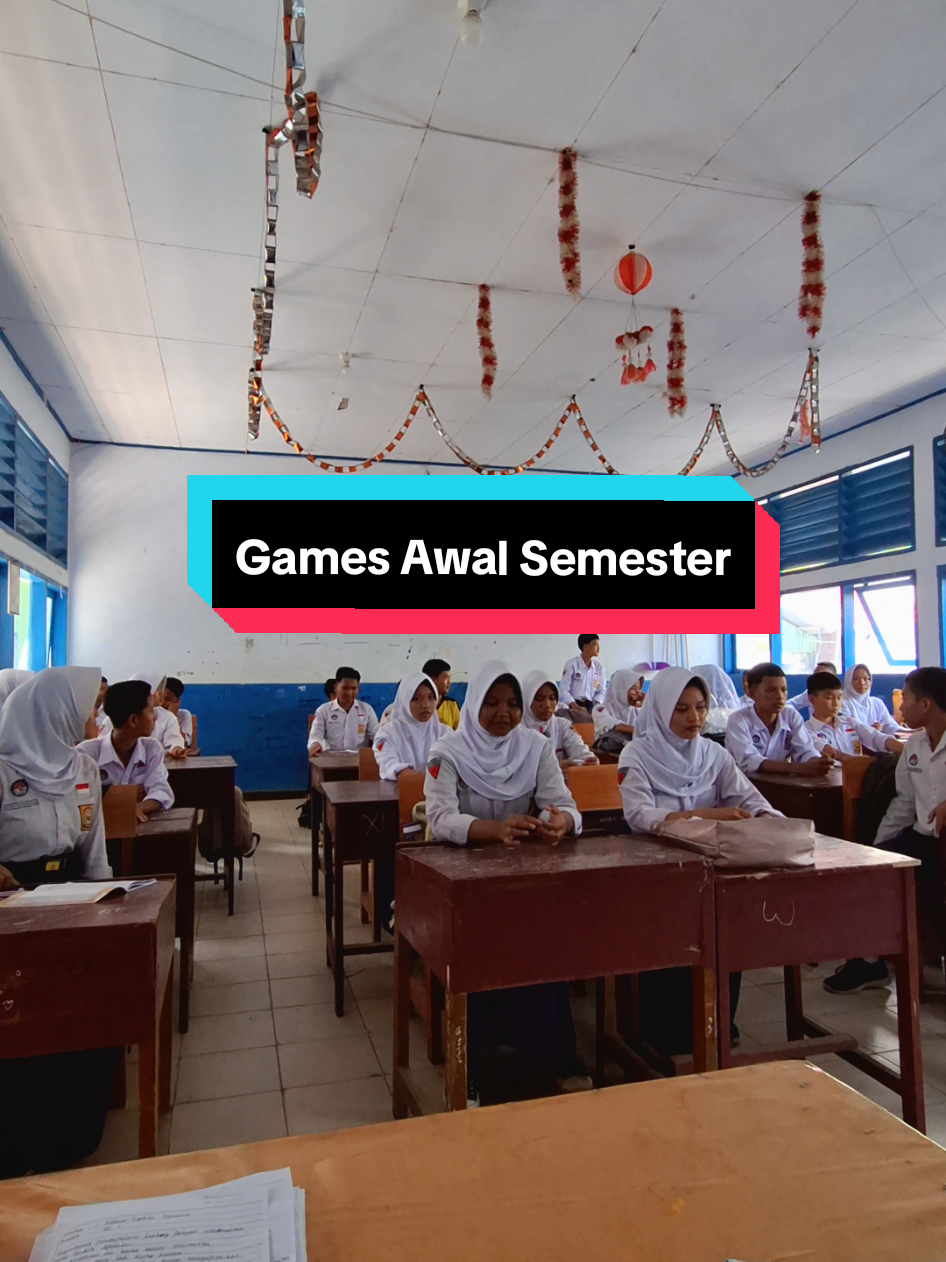 Pertemuan pertama ga langsung belajar 😁 Tapi awali dengan perkenalan, kontrak belajar, asesmen awal, dan terakhir main games 🤭 Ada yg sering main games presiden gini juga? inget banget dlu waktu sekolah pasti seneng bgt kalo diajak main presiden gini walaupun nomornya jarang kesebut 🤣 #icebreaking #games #joyful #belajarasik #siswasmp #gurumuda 