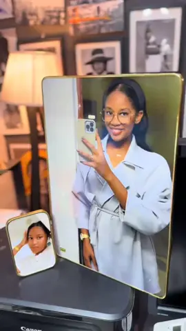 ✨ Offrez de l’élégance à vos souvenirs ! ✨ Chez Portrait 241, nos cadres à bordure dorée subliment vos plus belles photos 📸💛. Un cadeau chic, intemporel et 100 % personnalisé 👑🎁 Parfait pour votre salon, chambre ou à offrir à un être cher 🛋️💝 🎨 Commande maintenant et illumine tes murs avec classe ! #Libreville #Gabon #TableauxPersonnalisés #IdéeCadeauGabon #Portrait241     